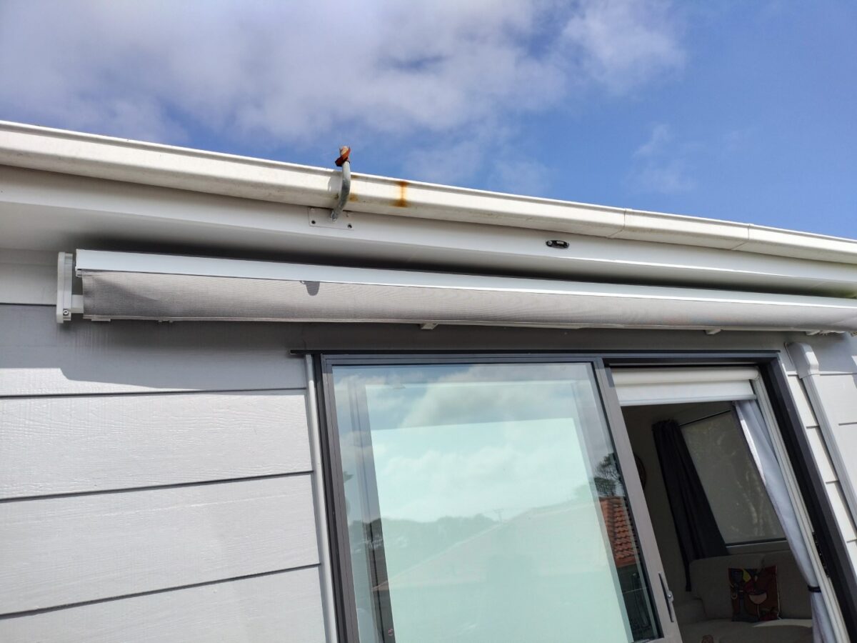 retractable awning