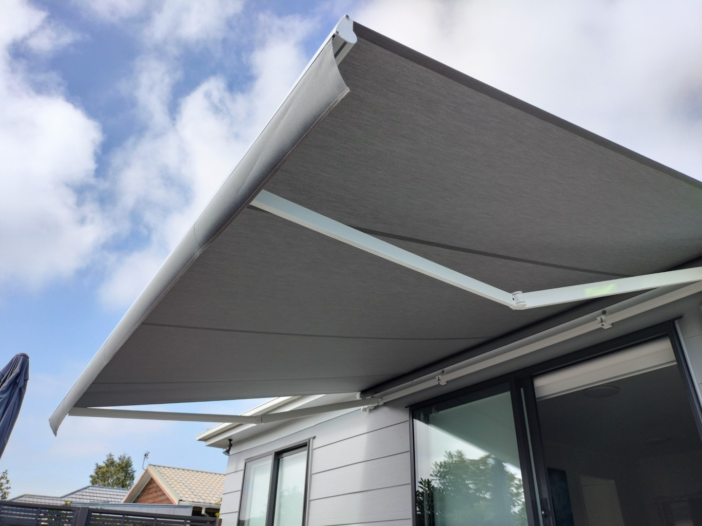 retractable awning